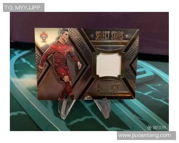 足球球星挂件热潮来袭 收藏与纪念并存的潮流趋势解析