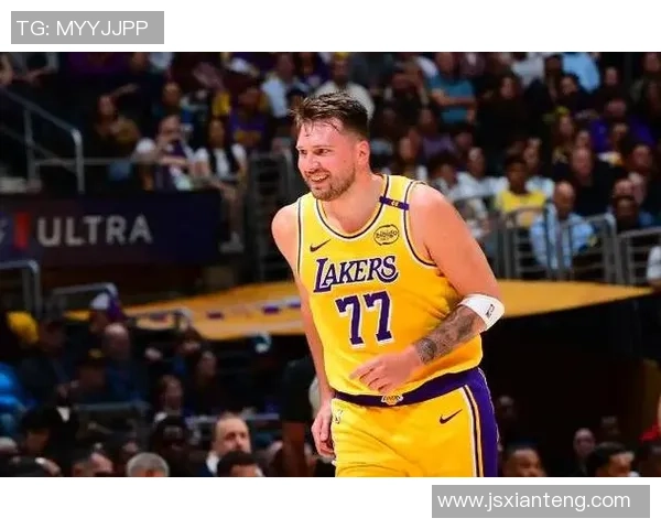 足球球星颜值更高,篮球球星帅气风格各异谁更迷人引热议